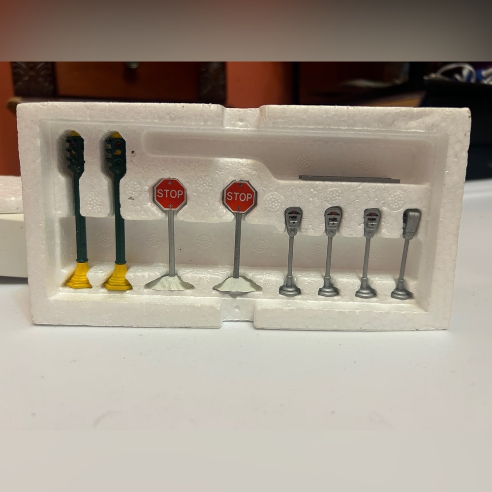 Department 56 Heritage Village Utilities set of 8
With Box - Picture 2 of 6